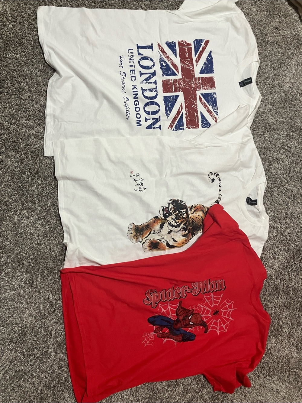 Gildan Red Spider-Man Graphic Tee with White London & Tiger Tees